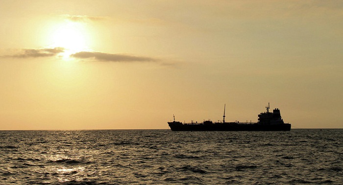 Des tankers pétroliers à Rotterdam attendent la hausse des prix